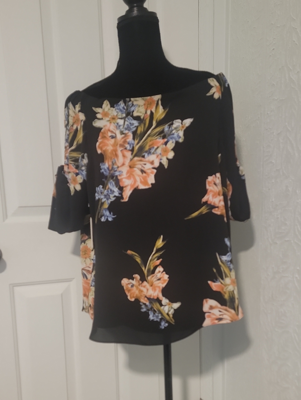 Aritzia Babaton Malik Off-shoulder  Romantic Date Night Floral Blouse Size Large